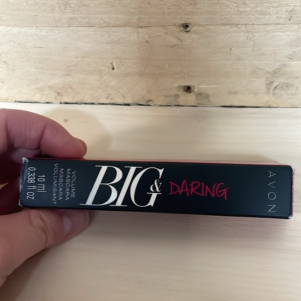 Avon Big & Daring Volume Mascara - Blackest Black - Picture 3 of 8
